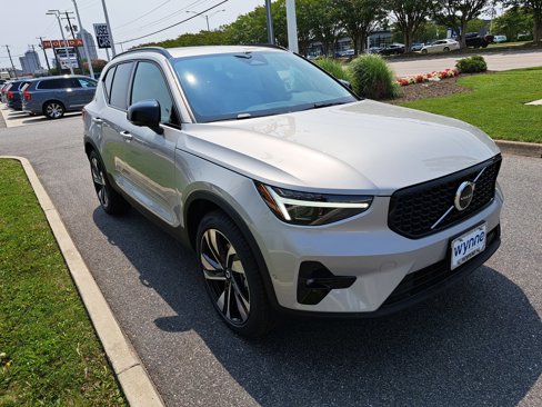 New 2025 Volvo XC40 B5 Plus w/ Climate Package image 2