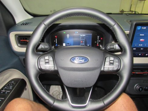 Used 2025 Ford Maverick Lariat image 14