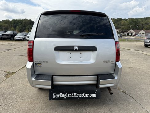 Used 2010 Dodge Grand Caravan SE image 9