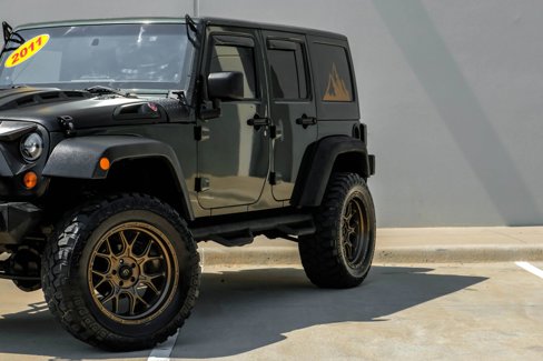 Used 2011 Jeep Wrangler Unlimited Rubicon w/ Dual Top Group image 10