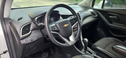Used 2020 Chevrolet Trax LT w/ LT Convenience Package image 7