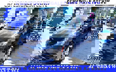 Used 2023 Chrysler Voyager LX image 1
