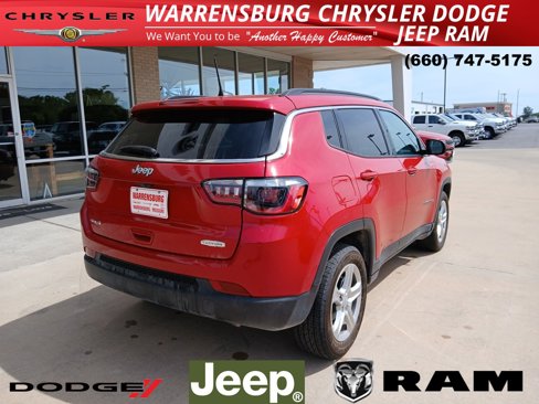 Used 2023 Jeep Compass Latitude image 3