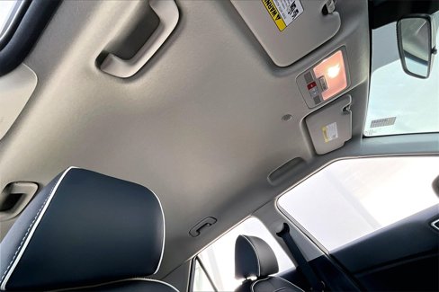 Used 2023 Hyundai Venue Limited image 17