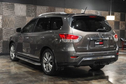 Used 2016 Nissan Pathfinder Platinum w/ Family Entertainment Package image 10