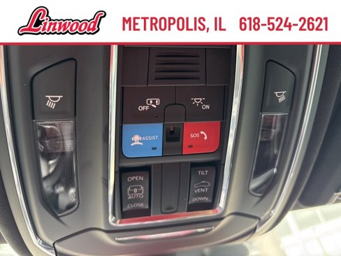 Used 2024 Jeep Grand Cherokee Laredo X image 36