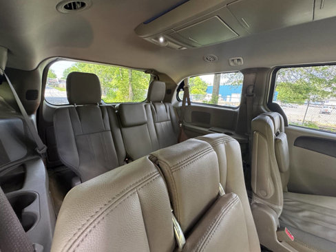 Used 2016 Chrysler Town & Country Touring image 18