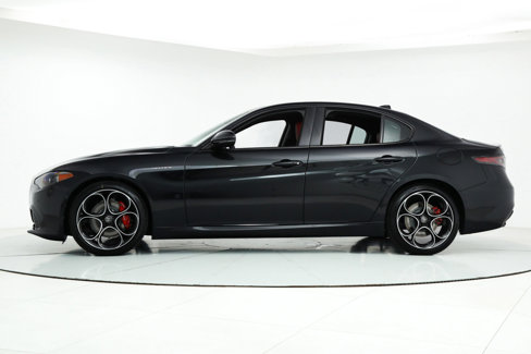 New 2025 Alfa Romeo Giulia w/ Veloce Package Rwd image 2