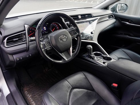 Used 2019 Toyota Camry XSE image 2