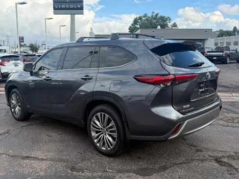 Used 2021 Toyota Highlander Platinum image 5