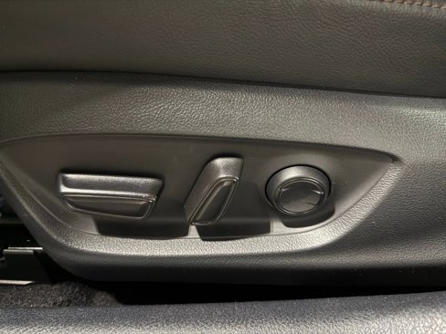 Used 2020 Toyota Camry XLE image 14