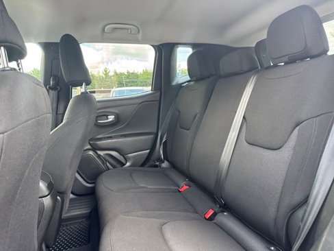 Used 2023 Jeep Renegade Latitude image 20
