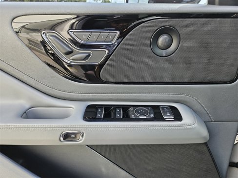 Certified 2020 Lincoln Aviator Reserve w/ Equipment Group 201A image 24