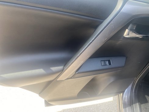 Used 2018 Toyota RAV4 XLE image 12