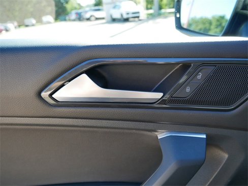 Used 2018 Volkswagen Tiguan SE w/ Panoramic Sunroof Package image 14