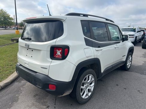 Used 2018 Jeep Renegade Latitude w/ Cold Weather Group image 5