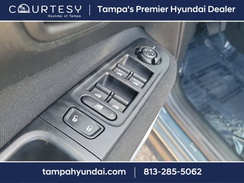 Used 2018 Jeep Renegade Latitude image 18