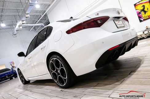 Used 2022 Alfa Romeo Giulia Veloce image 23