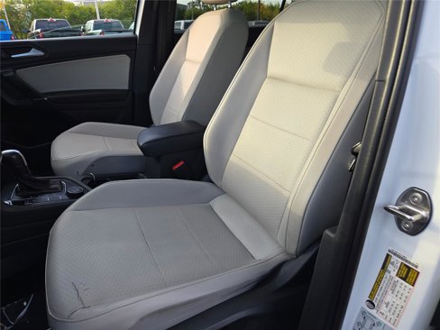 Used 2020 Volkswagen Tiguan SE R-Line image 26