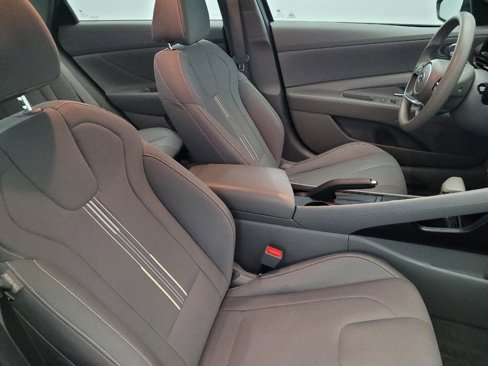 Used 2023 Hyundai Elantra SEL image 21