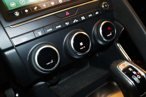Used 2020 Jaguar E-PACE SE image 42