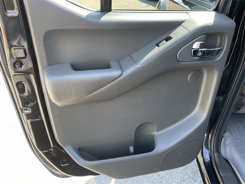 Used 2020 Nissan Frontier PRO-4X image 11
