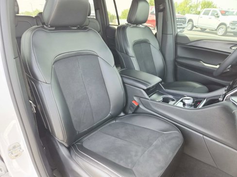 Used 2024 Jeep Grand Cherokee Altitude image 17
