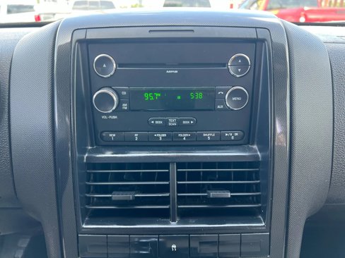 Used 2008 Ford Explorer Sport Trac XLT image 24