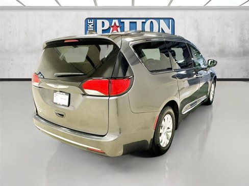 Used 2019 Chrysler Pacifica Touring-L image 7