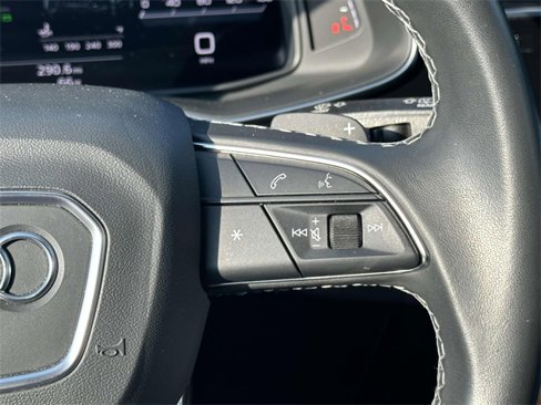 Used 2022 Audi Q8 Premium image 27