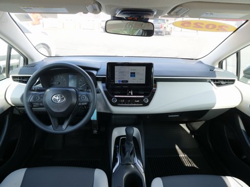 Used 2025 Toyota Corolla LE image 19
