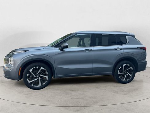 Used 2022 Mitsubishi Outlander SEL image 2