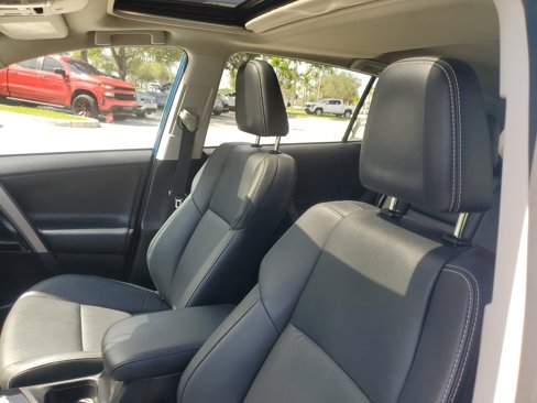 Used 2018 Toyota RAV4 Limited image 19