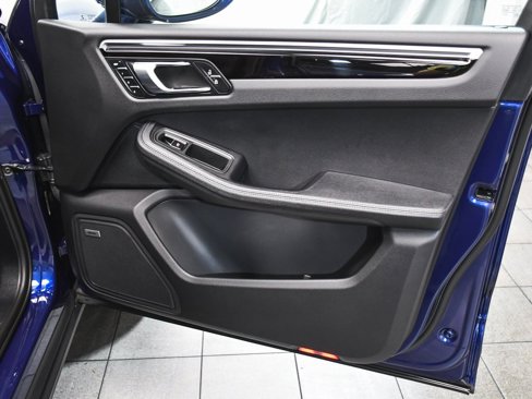 Used 2022 Porsche Macan image 17