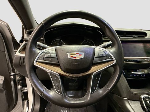 Used 2017 Cadillac XT5 Platinum image 9