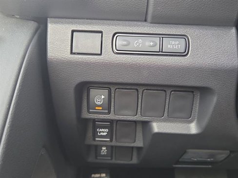 Used 2025 Nissan Frontier SV image 9
