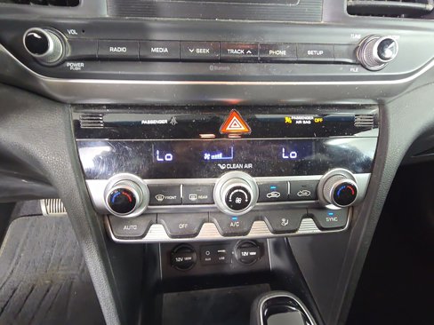 Used 2020 Hyundai Elantra SE w/ Cargo Package (C1) image 17