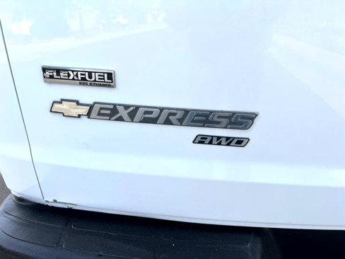 Used 2009 Chevrolet Express 1500 AWD image 7