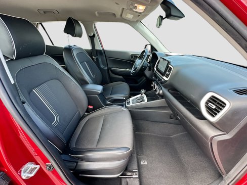 Used 2022 Hyundai Venue Limited image 27