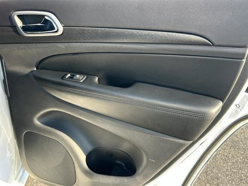 Used 2018 Jeep Grand Cherokee Altitude image 22