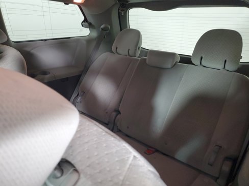 Used 2015 Toyota Sienna LE image 14