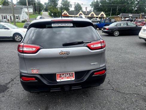 Used 2015 Jeep Cherokee Latitude image 12