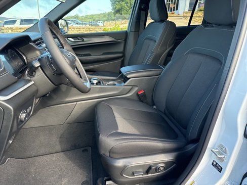 New 2025 Jeep Grand Cherokee Laredo X w/ Luxury Tech Group I image 22