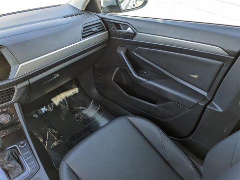 Certified 2020 Volkswagen Jetta SE image 17