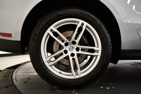 Certified 2023 Porsche Macan image 18