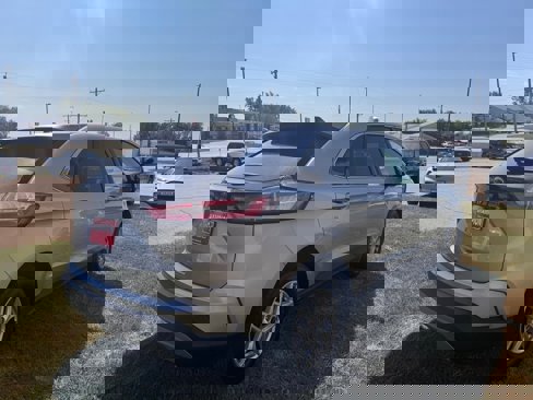 Used 2024 Ford Edge SEL w/ Convenience Package image 6