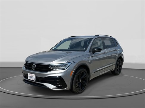 Certified 2023 Volkswagen Tiguan SE R-Line image 3