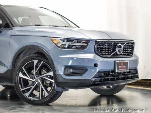Used 2020 Volvo XC40 T4 R-Design image 2