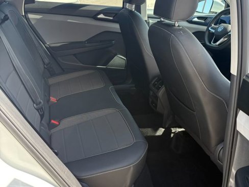Used 2022 Volkswagen Taos SE image 13