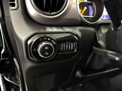 Used 2021 Jeep Gladiator Sport image 10